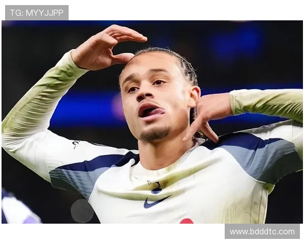 西蒙斯在重压下敢接球 是热刺保级关键人物